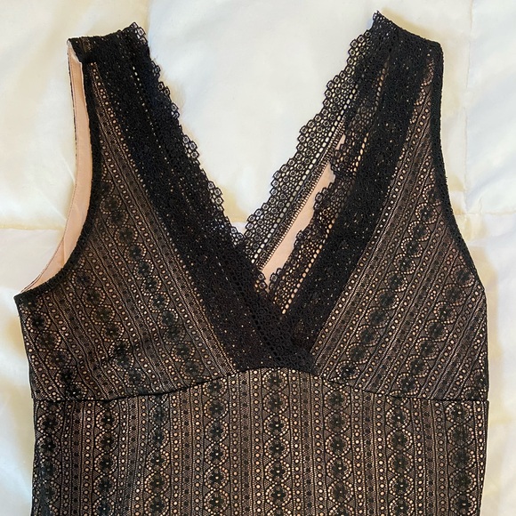 Dynamite V Neck Lace Detail Bodycon Bodysuit - Picture 4 of 5